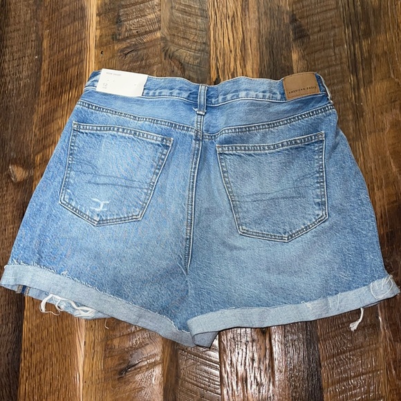 NEW American Eagle ‘Mom Short’ jean shorts - Picture 2 of 5